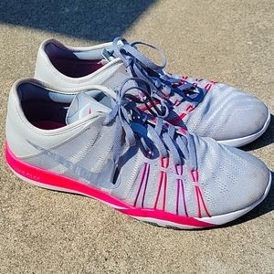 Womens nike free 9.5 shoe